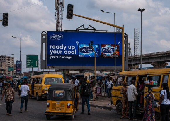 DIGITAL MARKETING VS OUTDOOR ADVERTISING: WHY SMART BRANDS USE BOTH